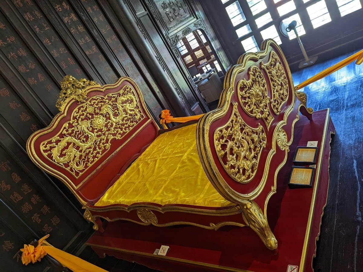 왕실 유물 및 역사 전시 관람